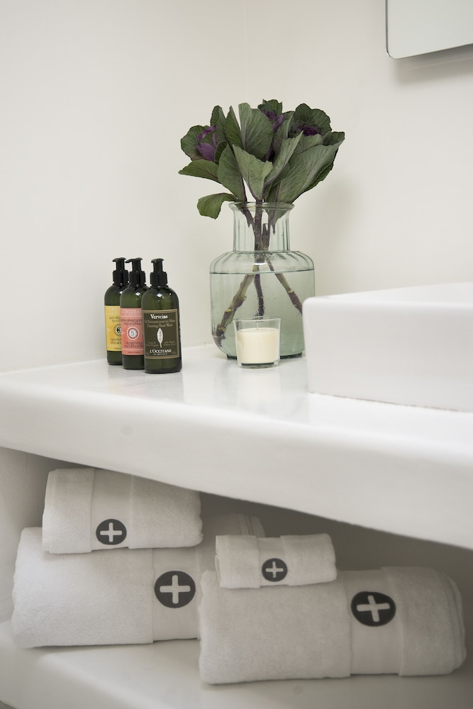 manastir alacati hotel