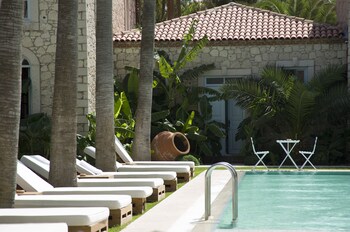 manastir alacati hotel