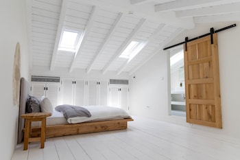 manastir alacati hotel