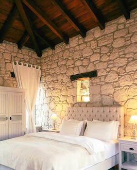 manastir alacati hotel