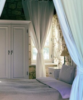 manastir alacati hotel