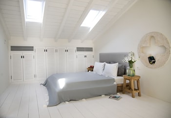 manastir alacati hotel