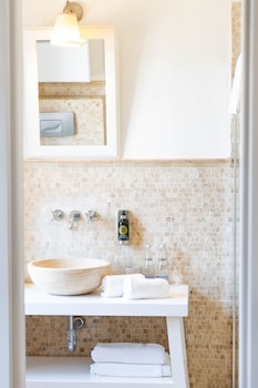 manastir alacati hotel