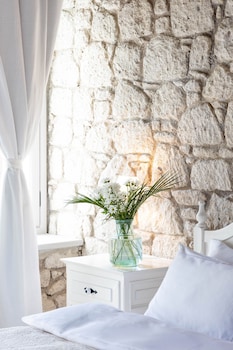 manastir alacati hotel