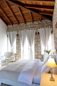 manastir alacati hotel