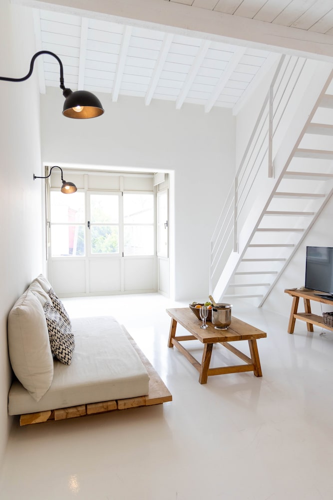 manastir alacati hotel