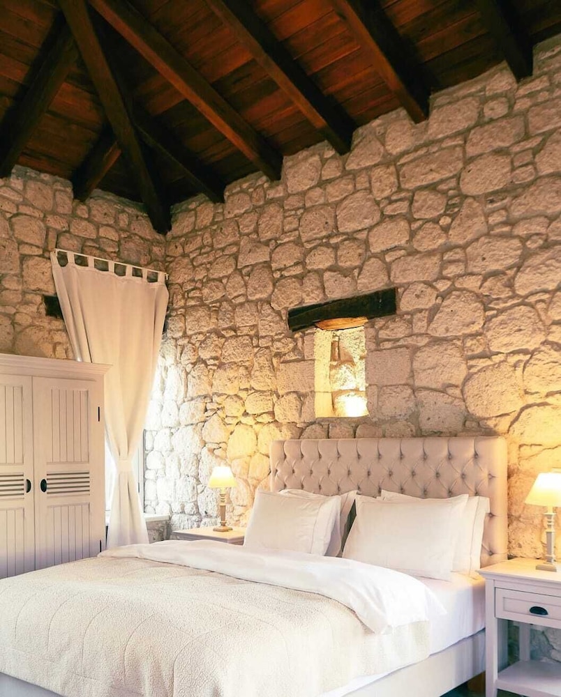 manastir alacati hotel