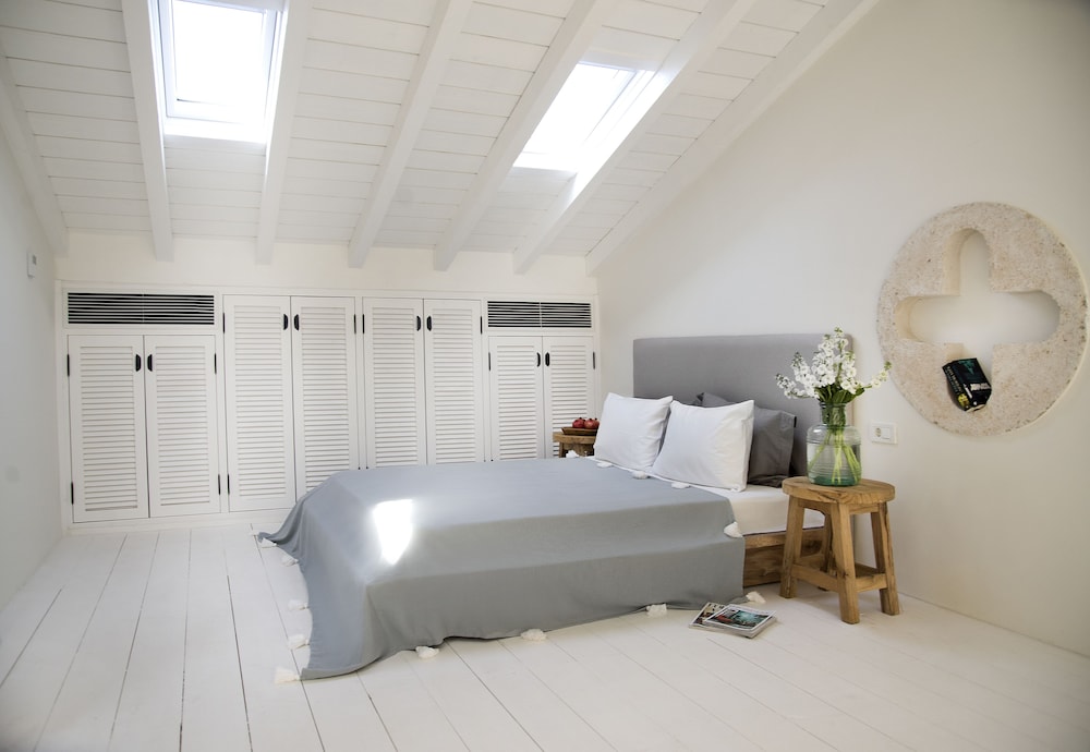 manastir alacati hotel