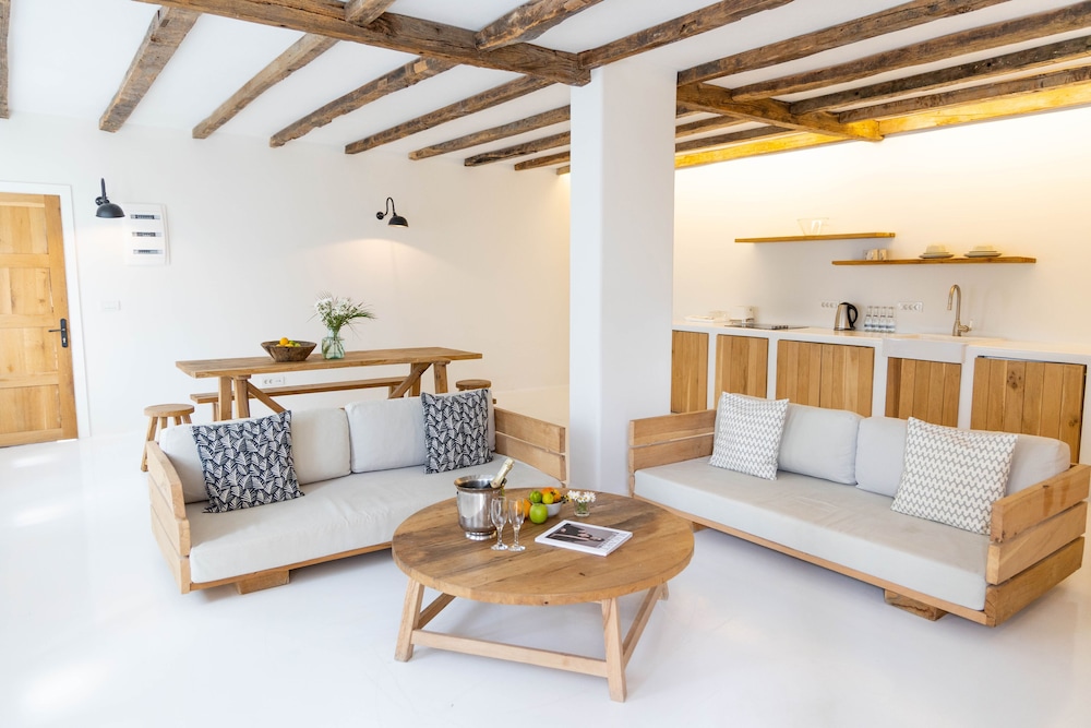 manastir alacati hotel