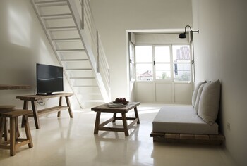 manastir alacati hotel