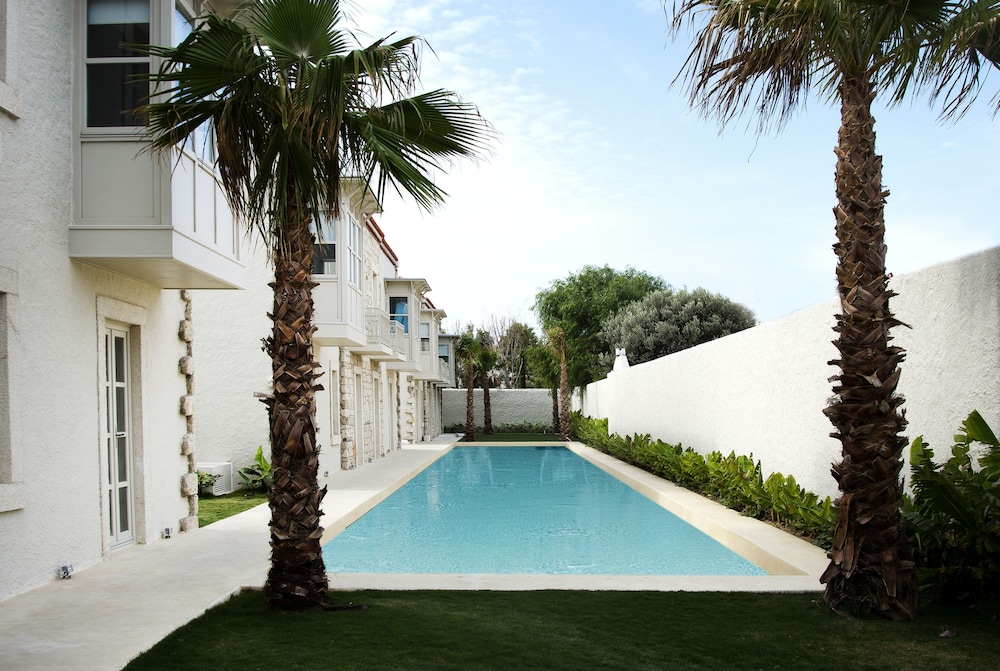 manastir alacati hotel