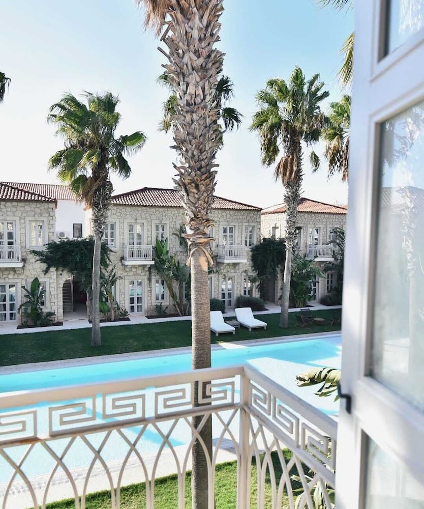 manastir alacati hotel