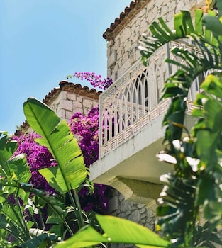 manastir alacati hotel