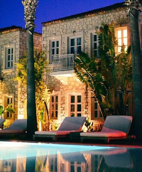 manastir alacati hotel