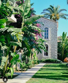 manastir alacati hotel