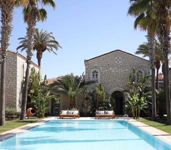 manastir alacati hotel