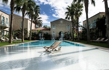 manastir alacati hotel