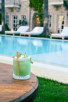 manastir alacati hotel