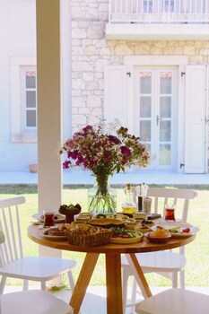 manastir alacati hotel