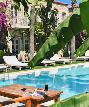 manastir alacati hotel