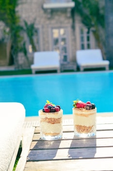 manastir alacati hotel