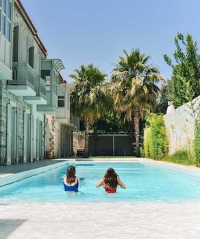 manastir alacati hotel