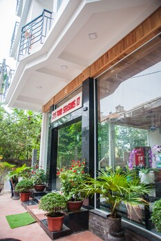 hue four seasons hotel