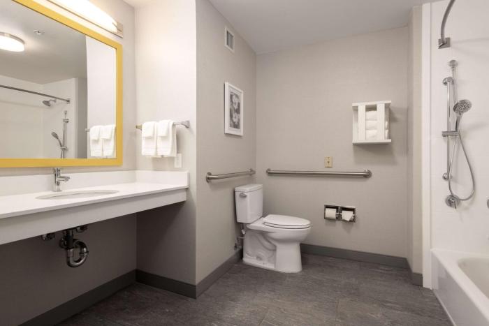 hampton inn and suites manteca