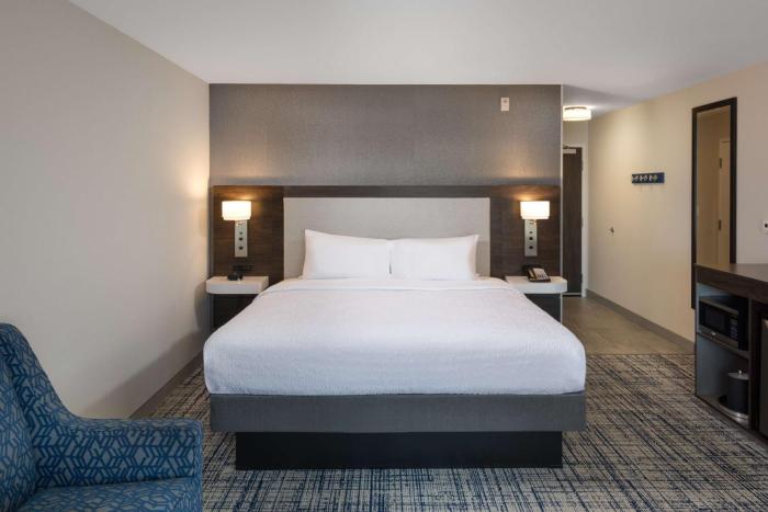 hampton inn and suites manteca
