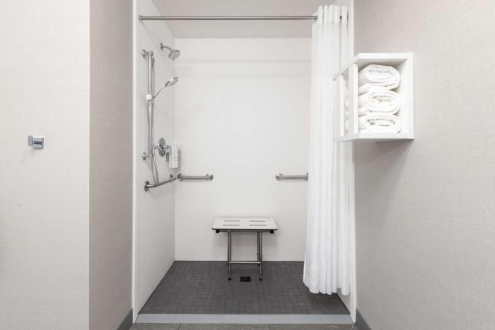 hampton inn and suites manteca