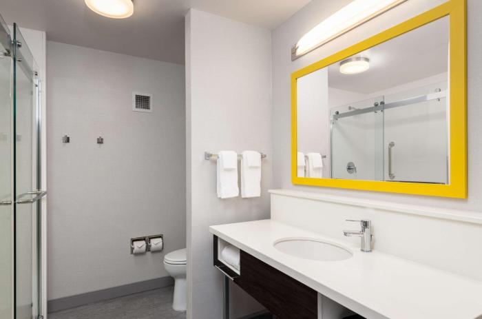 hampton inn and suites manteca