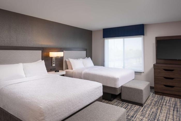 hampton inn and suites manteca