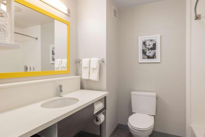 hampton inn and suites manteca
