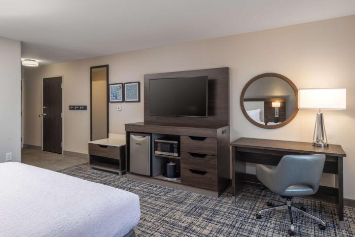 hampton inn and suites manteca