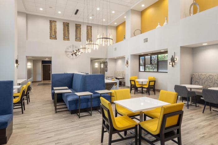 hampton inn and suites manteca