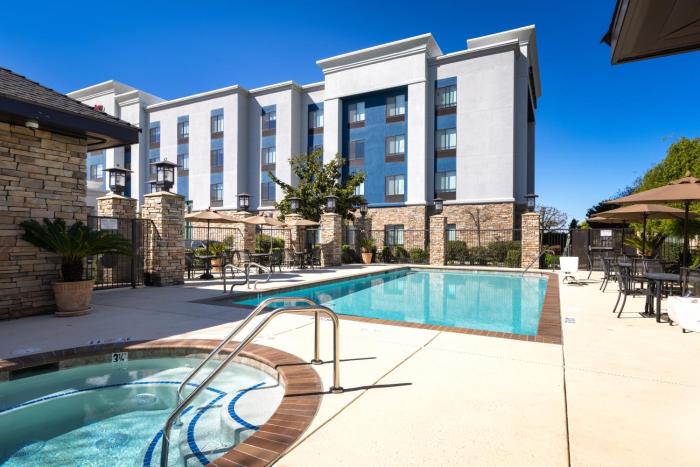 hampton inn and suites manteca