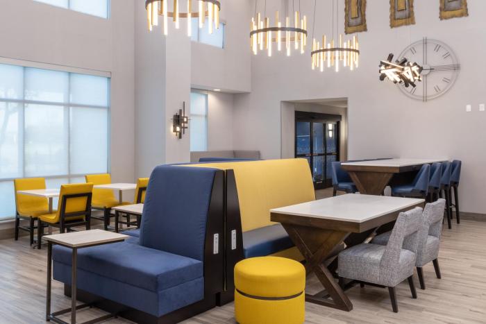 hampton inn and suites manteca