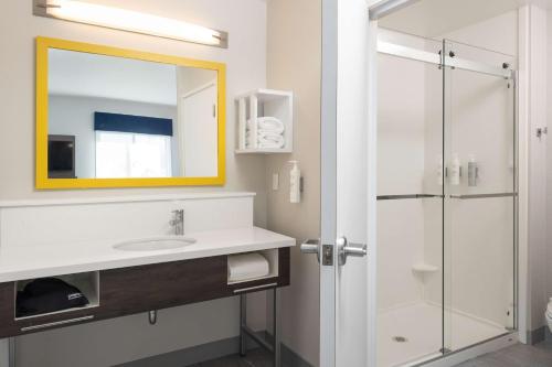 hampton inn and suites manteca