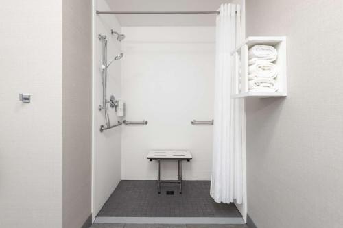 hampton inn and suites manteca