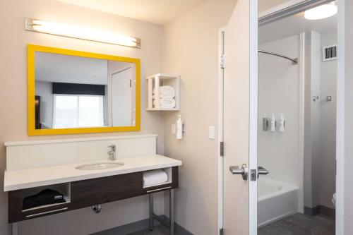hampton inn and suites manteca