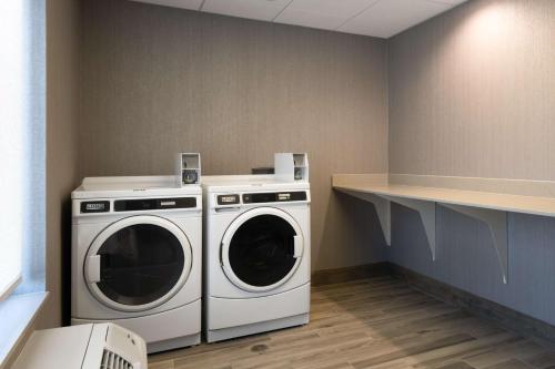 hampton inn and suites manteca