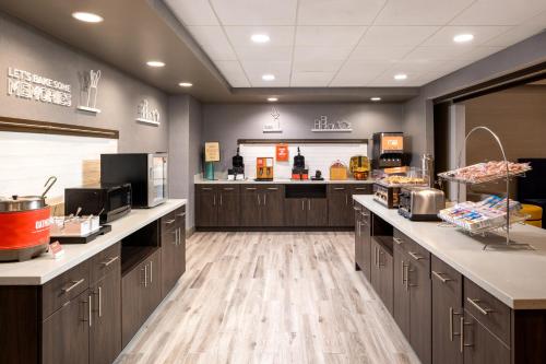 hampton inn and suites manteca