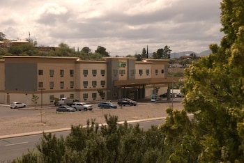 holiday inn express and suites globe by ihg