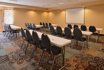 holiday inn express and suites globe by ihg