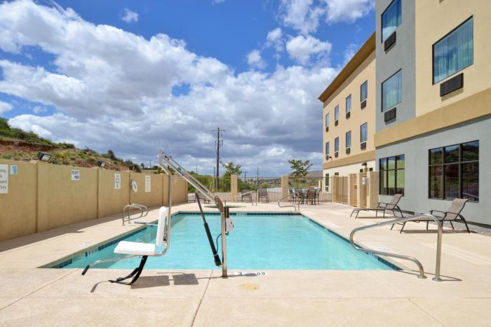 holiday inn express and suites globe by ihg