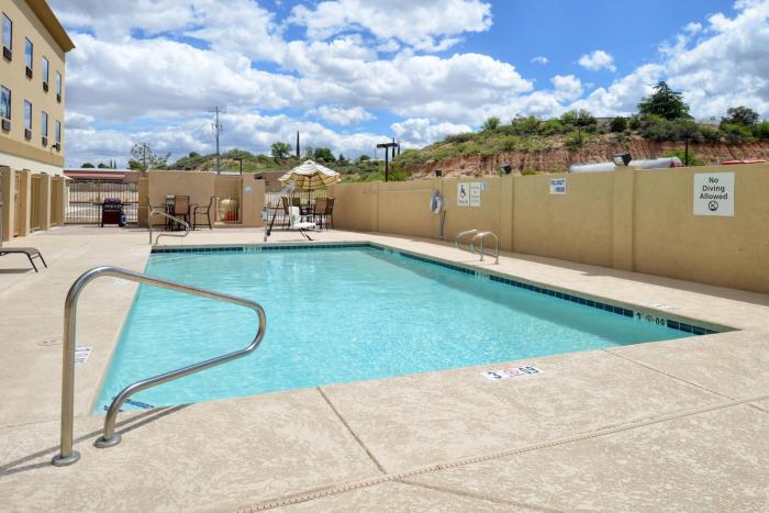 holiday inn express and suites globe by ihg