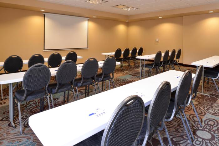 holiday inn express and suites globe by ihg