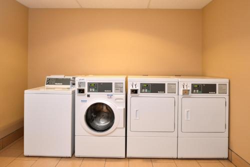holiday inn express and suites globe by ihg