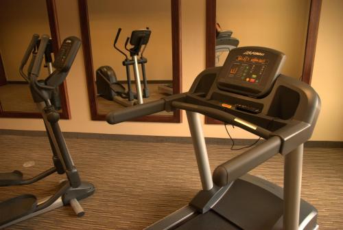holiday inn express and suites globe by ihg