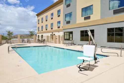 holiday inn express and suites globe by ihg